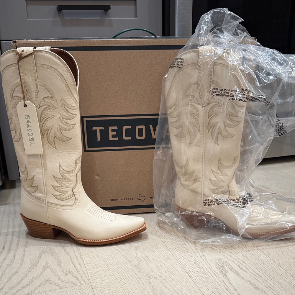 Tecovas Leather Cowboy Boots in color Bone. Brand New, Never Worn with tags!